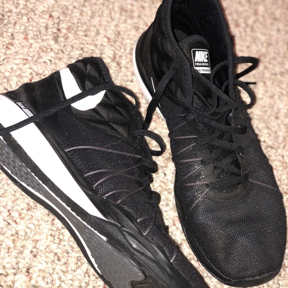 Nike running tennis shoes